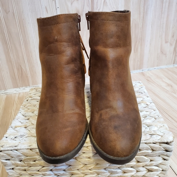 Madden Girl Cassy Boho Distressed Tan Bootie Ankle Boots Size 9.5 Heel Party - Picture 3 of 8